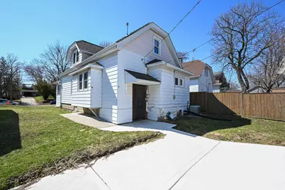 7702 W Lorraine Pl, Milwaukee, WI 53222 - Photo 37