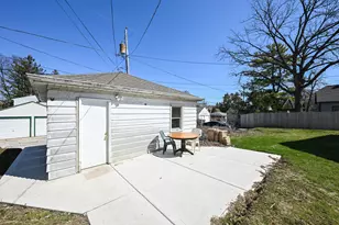 7702 W Lorraine Pl, Milwaukee, WI 53222 - Photo 33
