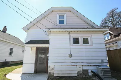 7702 W Lorraine Pl, Milwaukee, WI 53222 - Photo 41