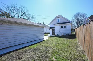 7702 W Lorraine Pl, Milwaukee, WI 53222 - Photo 37