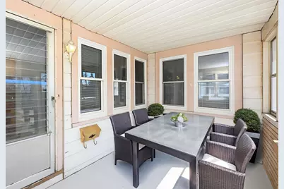 7702 W Lorraine Pl, Milwaukee, WI 53222 - Photo 9