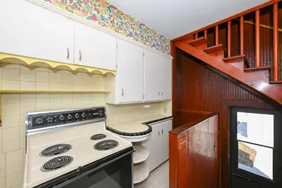 7702 W Lorraine Pl, Milwaukee, WI 53222 - Photo 13