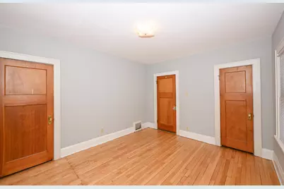 7702 W Lorraine Pl, Milwaukee, WI 53222 - Photo 19