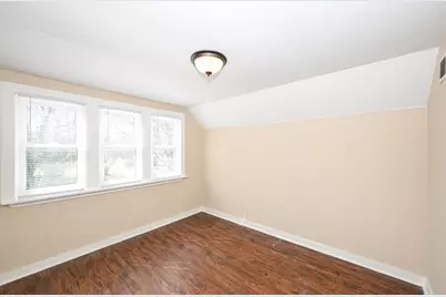 7702 W Lorraine Pl, Milwaukee, WI 53222 - Photo 27