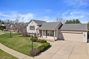 2521 Brittany Ln, East Troy, WI 53120 - Photo 3