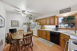 424 E Norport Dr, Port Washington, WI 53074 - Photo 7