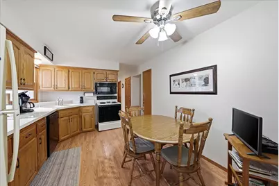 424 E Norport Dr, Port Washington, WI 53074 - Photo 9