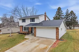 424 E Norport Dr, Port Washington, WI 53074 - Photo 1