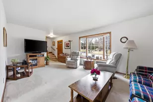 424 E Norport Dr, Port Washington, WI 53074 - Photo 3