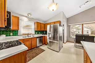 10500 S Jessica Dr, Oak Creek, WI 53154 - Photo 7