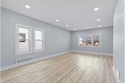 3820 E Munkwitz Ave, Cudahy, WI 53110 - Photo 5