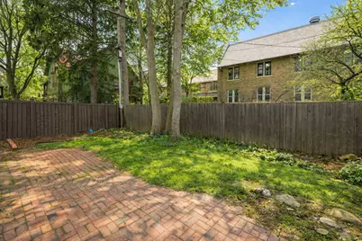 2718 E Kenwood Blvd #2, Milwaukee, WI 53211 - Photo 15