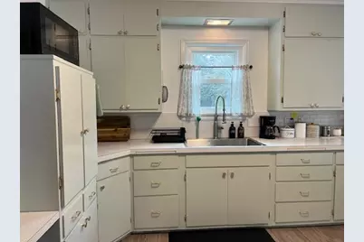 2213 S 35th St, Manitowoc, WI 54220 - Photo 7