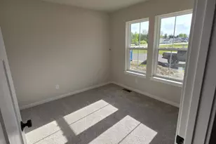 624 Harvest Ln, Hartford, WI 53027 - Photo 9