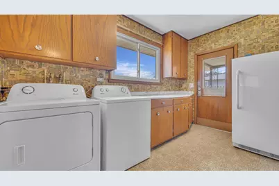 2420  Mayflower Ave, Sheboygan, WI 53083 - Photo 15