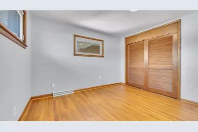 2420  Mayflower Ave, Sheboygan, WI 53083 - Photo 13