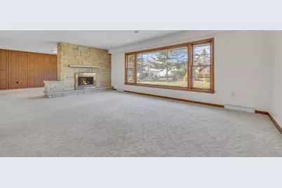 2420  Mayflower Ave, Sheboygan, WI 53083 - Photo 9