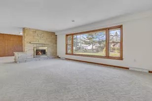 2420 Mayflower Ave, Sheboygan, WI 53083 - Photo 9