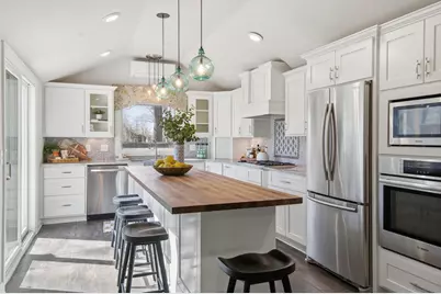 N60W38457  Blackhawk Dr, Oconomowoc, WI 53066 - Photo 3