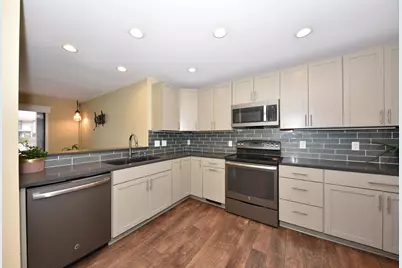 1612 S Coachlight Dr, New Berlin, WI 53151 - Photo 9