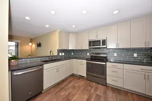 1612 S Coachlight Dr, New Berlin, WI 53151 - Photo 9