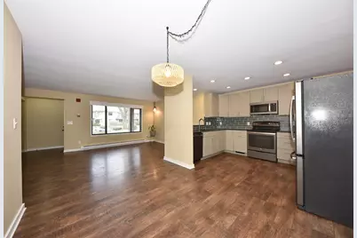 1612 S Coachlight Dr, New Berlin, WI 53151 - Photo 7