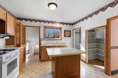 1943 E Hillcrest Ave, Milwaukee, WI 53207 - Photo 9