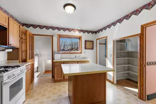 1943 E Hillcrest Ave, Milwaukee, WI 53207 - Photo 9