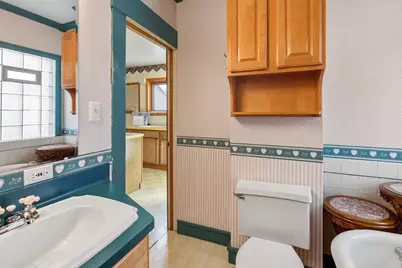 1943 E Hillcrest Ave, Milwaukee, WI 53207 - Photo 13