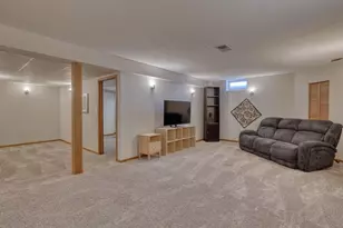 N29W26677 Peterson Dr, Pewaukee, WI 53072 - Photo 23