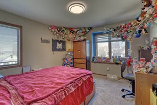 N29W26677 Peterson Dr, Pewaukee, WI 53072 - Photo 17