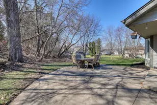 N29W26677 Peterson Dr, Pewaukee, WI 53072 - Photo 31