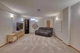 N29W26677 Peterson Dr, Pewaukee, WI 53072 - Photo 23