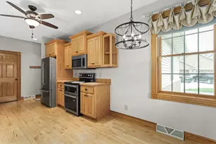 1568 E Gate Dr, Watertown, WI 53094 - Photo 11