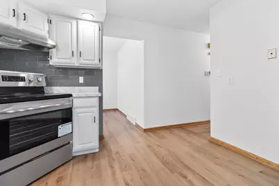 210  Echo Ln, Racine, WI 53406 - Photo 9