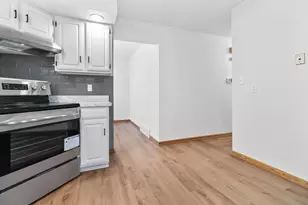 210 Echo Ln, Racine, WI 53406 - Photo 9