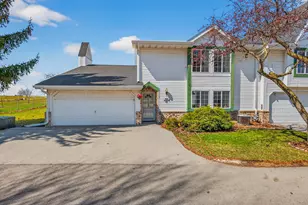 N74W23475 Water Tower Ct, Sussex, WI 53089 - Photo 3