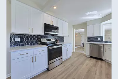 519 W Montclaire Ave, Glendale, WI 53217 - Photo 9