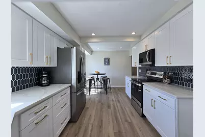 519 W Montclaire Ave, Glendale, WI 53217 - Photo 7