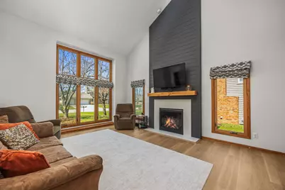 4080 S Wilshire Dr, New Berlin, WI 53151 - Photo 3