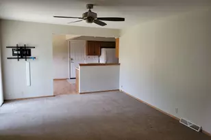 13600 W Forest Knoll Dr, New Berlin, WI 53151 - Photo 9