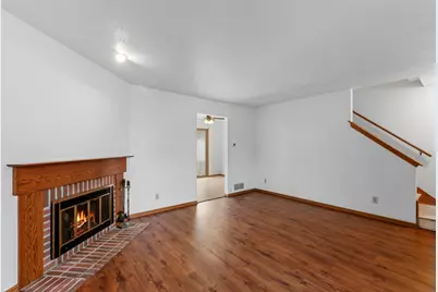 8247 S Legend Dr, Franklin, WI 53132 - Photo 11