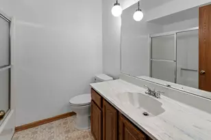 8247 S Legend Dr, Franklin, WI 53132 - Photo 15