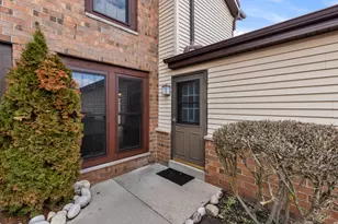 8247 S Legend Dr, Franklin, WI 53132 - Photo 3