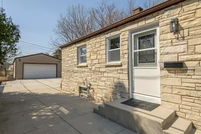 1363 S 91st St, West Allis, WI 53214 - Photo 3