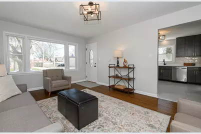 1363 S 91st St, West Allis, WI 53214 - Photo 9