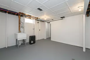 1363 S 91st St, West Allis, WI 53214 - Photo 27