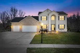 511 Acacia Dr, Saukville, WI 53024 - Photo 1