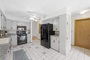 W178N9743 Riversbend Circle, Germantown, WI 53022 - Photo 7