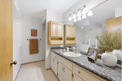 W178N9743  Riversbend Cir, Germantown, WI 53022 - Photo 13